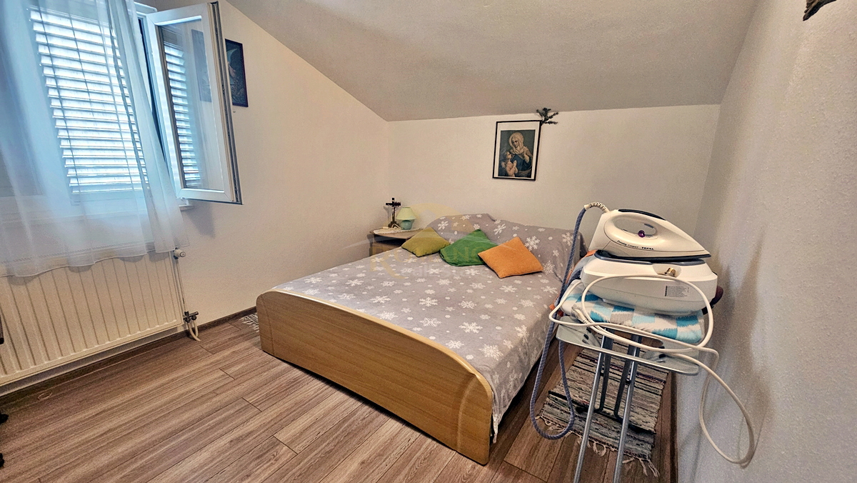 Apartmajska hiša v Okrugu Gornjem/Čiovo, drugi niz od morja - 5 apartmajev